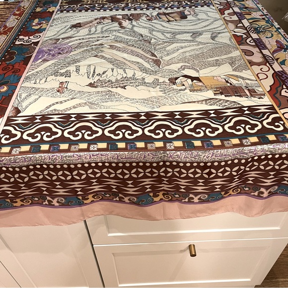 La Femme Aux Semelles de Vent Silky Scarf Wrap - Picture 7 of 16